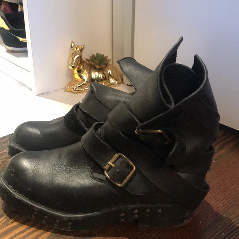 Leather moto strappy boot
